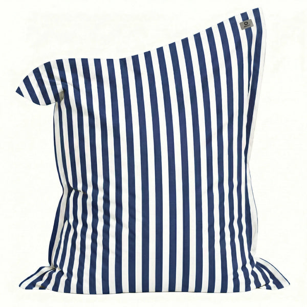 Pouf bleu marine 180x140 cm en situation extérieure