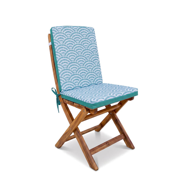 Cojín de silla de respaldo alto, Motivo Abanicos Verdes, en una silla plegable de madera