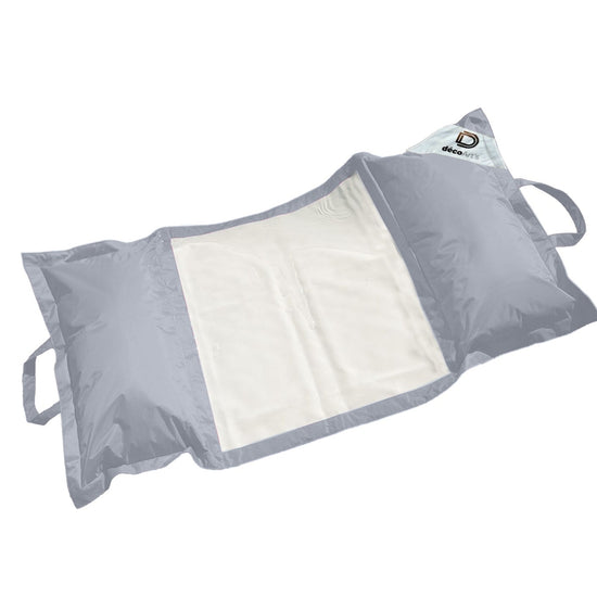 Pouf flottant piscine XXL gris galet, matelas hamac à billes pour extérieur, confort adulte, image avec un pouf déployé.