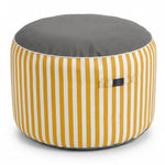 Pouf jaune en situation extérieure