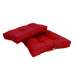Coussins capitonnés rouges 60x60 cm épais 15 cm pour fauteuils et canapés, assortis pour assise et dossier.
