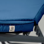 Matelas bain de soleil bleu pétrole pour transat, déhoussable et imperméable, dimensions 185x60 cm, de marque Deco-arts.fr