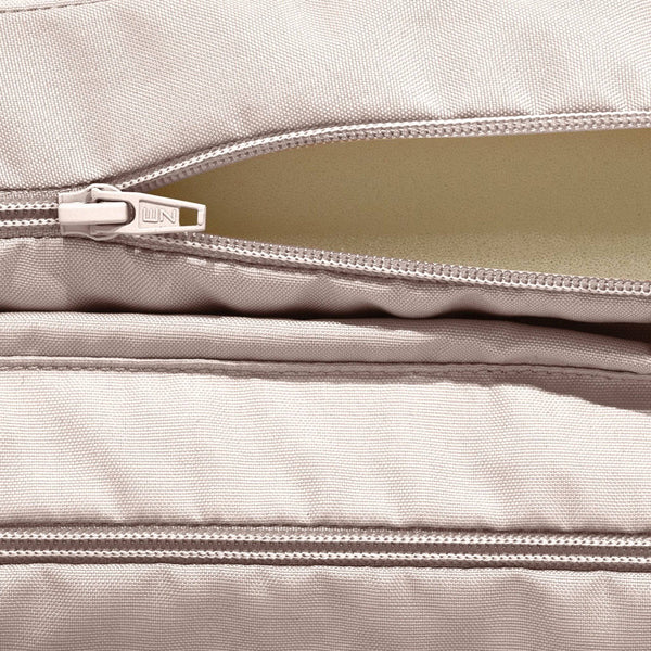 Matelas bain de soleil gris galet pour transat, déhoussable et imperméable, confortable et adapté à la détente extérieure.