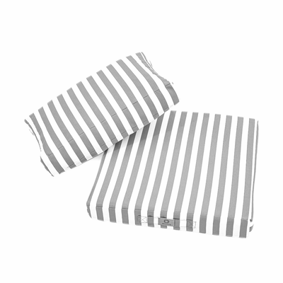 Ensemble de coussins de salon jardin 60x60 cm rayés gris clair, pour fauteuils et canapés, en tissu 270g.