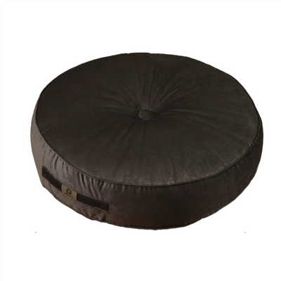 Deux poufs ronds en velours gris foncé, design doux avec poignées, pouf d’intérieur Deco-arts.fr, diamètre 50 cm.