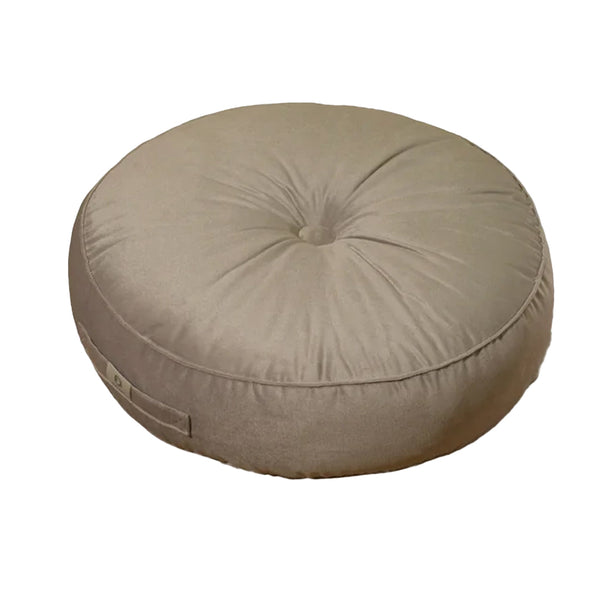 Deux poufs ronds en velours gris clair de 50 cm de diamètre, avec poignées, parfaits pour la décoration intérieure.