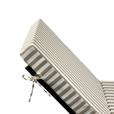 Matelas transat bain de soleil beige rayé, épais 10 cm avec têtière déhoussable pour détente.