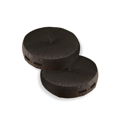 Deux poufs ronds en velours gris foncé avec poignées, design doux, parfaits pour la décoration intérieure.
