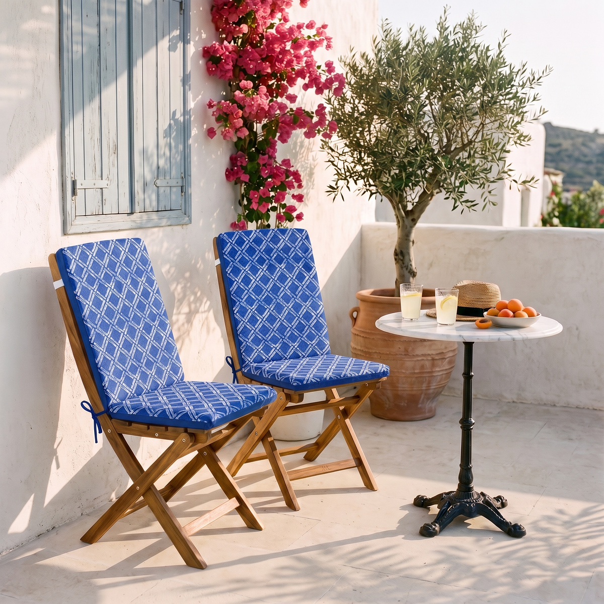 Cojines de silla de respaldo alto 95x40, Motivo Náutico Azul, en sillas plegables en una terraza