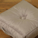 Deux poufs en velours gris clair de 40x40 cm, épais de 14 cm, pour intérieur, avec coussins de sol modernes.