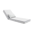 Matelas blanc 190x60 cm en situation extérieure