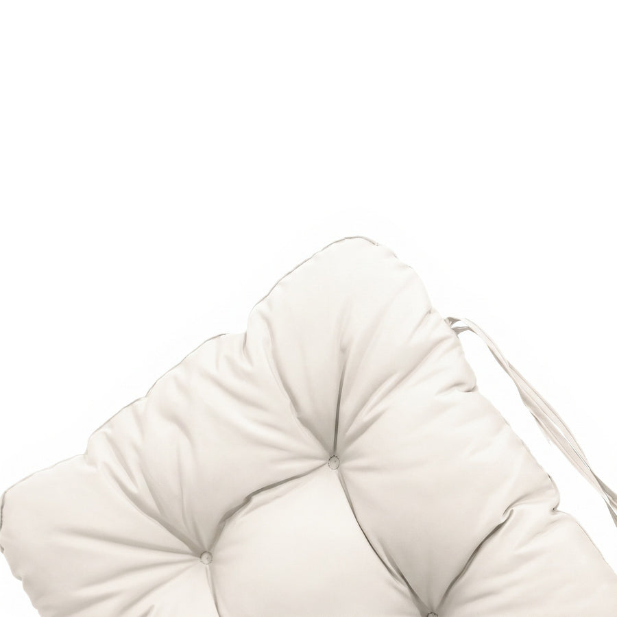 Coussin chaise dossier haut Blanc Cassé, capitonnage et lien d'attache en gros plan