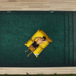 Housse de pouf flottant XXL 180x140 cm en jaune miel pour piscine, déhoussable, de marque Deco-arts.fr.