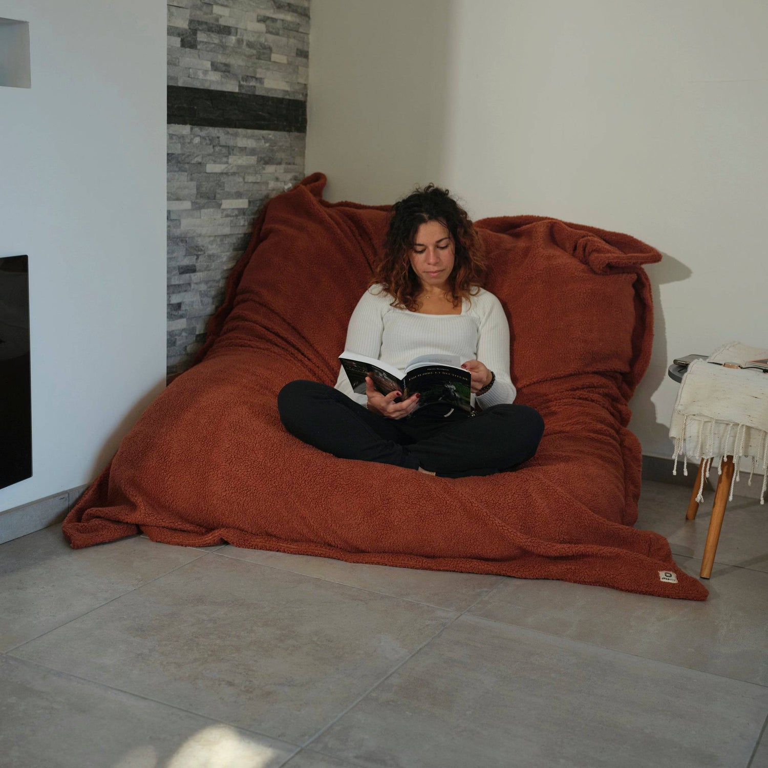 Pouf Intérieur XXL Housse Sherpa (Effet Mouton) Garnissage en flocon de mousse 190x155cm - Terracotta - Deco-arts.fr
