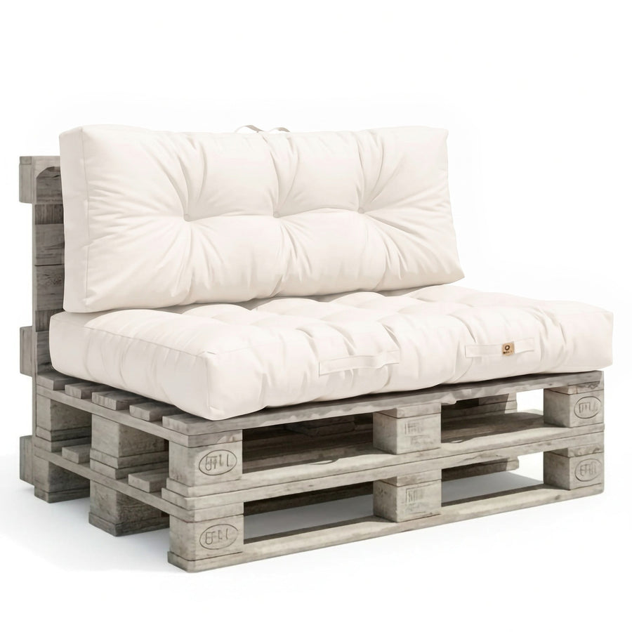 Ensemble coussins palette 120x80 Blanc Cassé, assise et dossier sur un salon de palettes, fond blanc