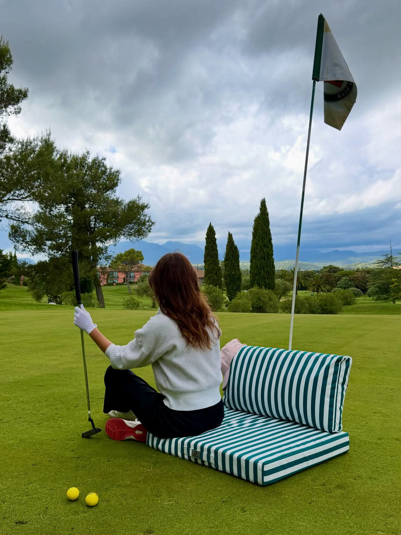 Coussins Deco Arts sur parcours de golf — élégance et confort — 1