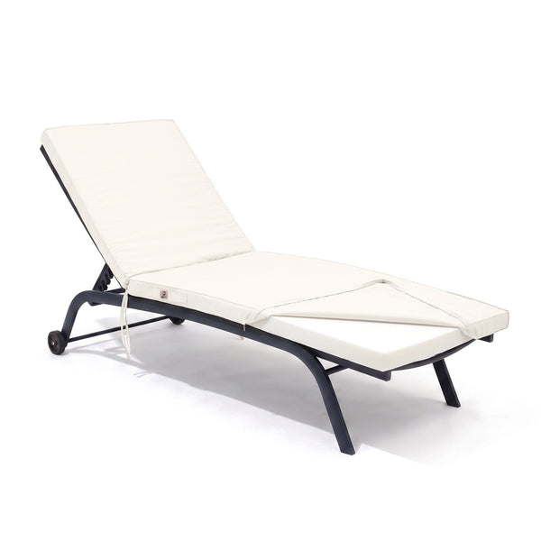 Matelas bain de soleil 185x60 Blanc Cassé sur un transat, housse ouverte