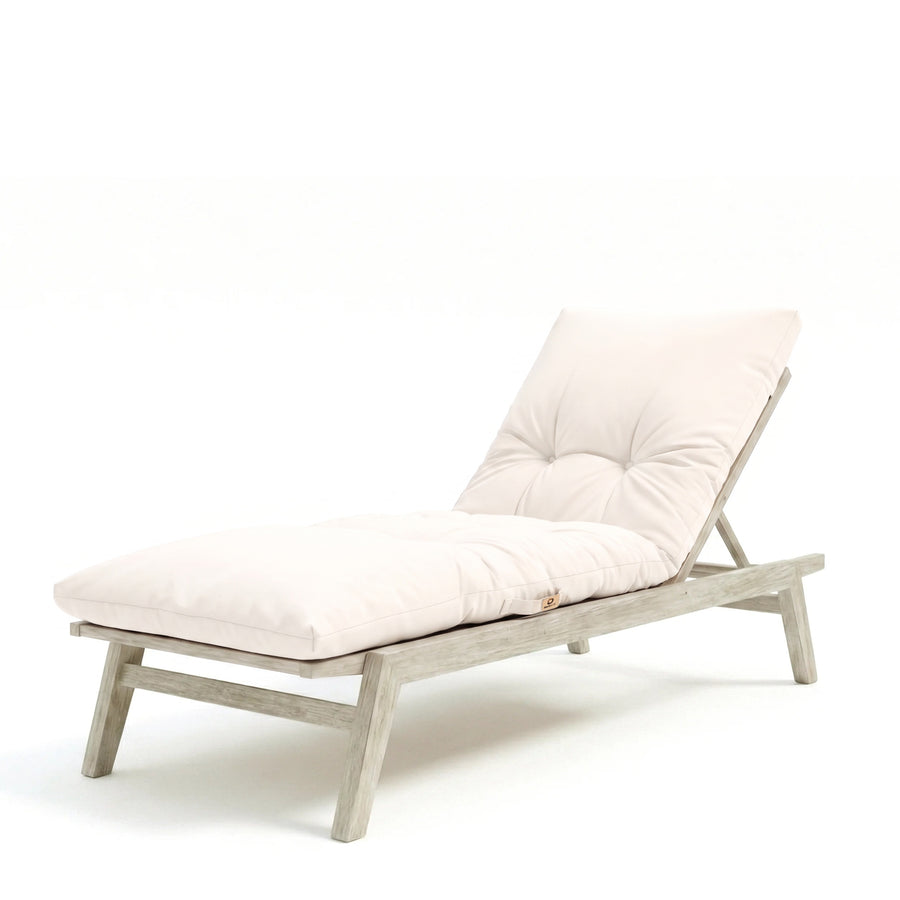 Matelas bain de soleil 185x60 Blanc Cassé posé sur un transat en bois