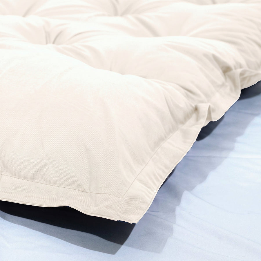 Matelas de sol XXL Blanc Cassé, capitonnage et finition en gros plan
